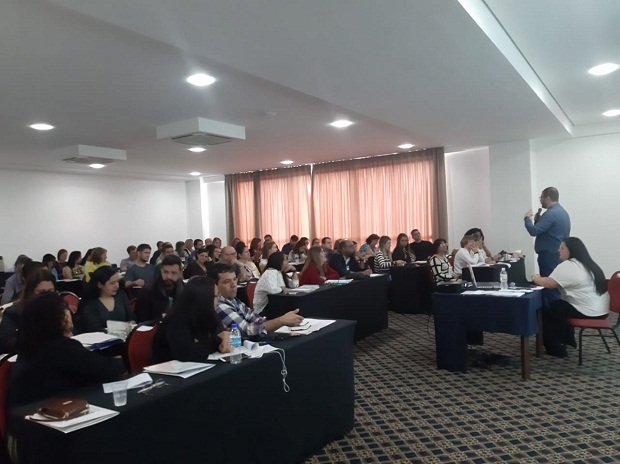 Foco da formação, voltada para educadores e gestores da educação integral no ensino médio, é no planejamento das ações e rotinas pedagógicas. Foto: Geanine Nogueira (ACS/SEE-MG)
